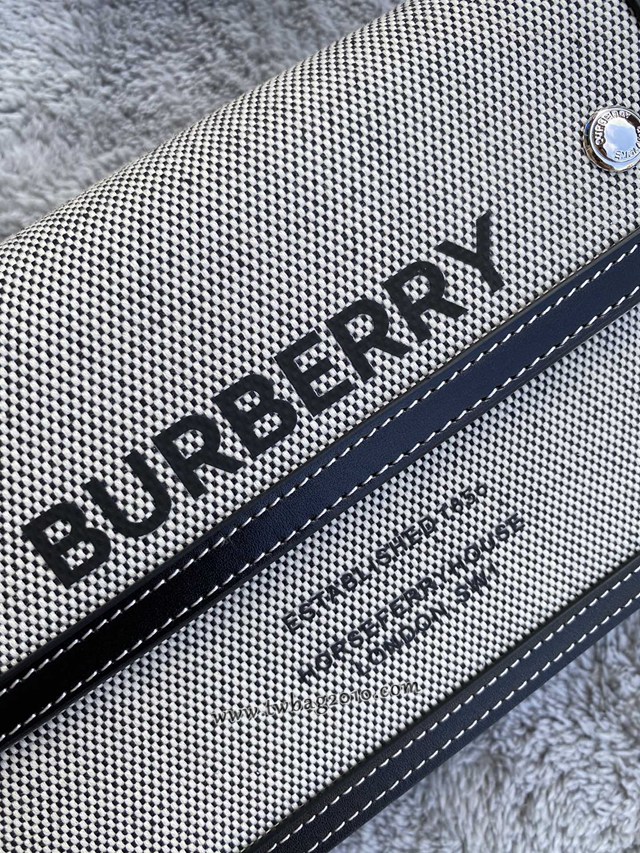 Burberry專門店新款精巧斜背包 巴寶莉品牌Horseferry印花女士肩背包 yxb1161